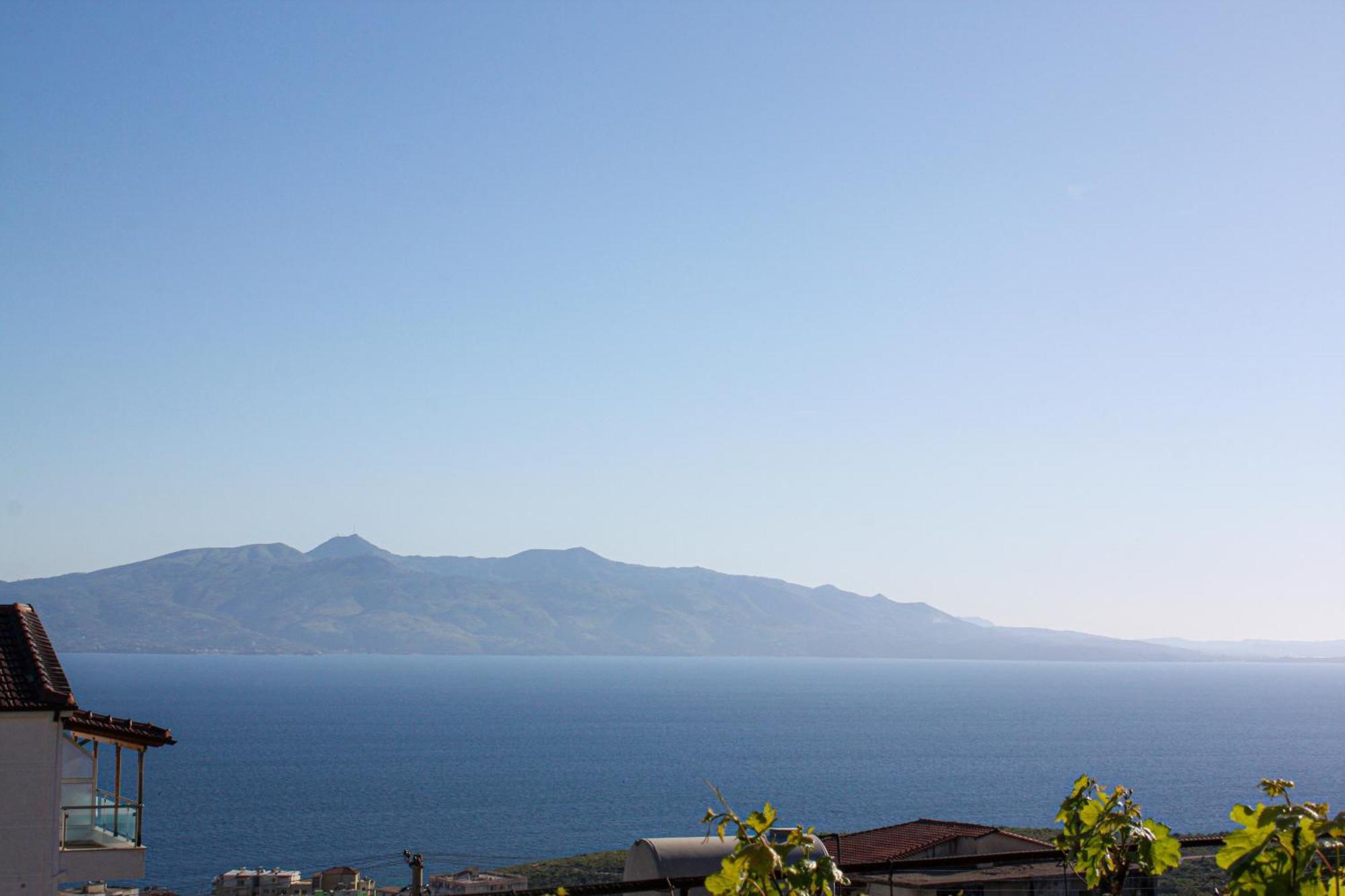 Oceanfront Outlook * Sarandë